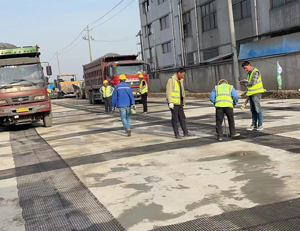 迁西老材料的新故事：玻璃纤维土工格栅如何在‘白改黑’浪潮中重获新生？